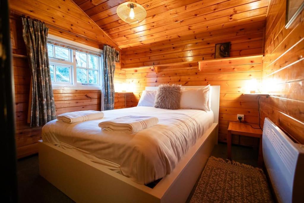 Cozy Norwegian Style Log Cabin In Rural Snowdonia - 2 Bedrooms & Parking By Seren Short Stays Ffestiniog Ngoại thất bức ảnh