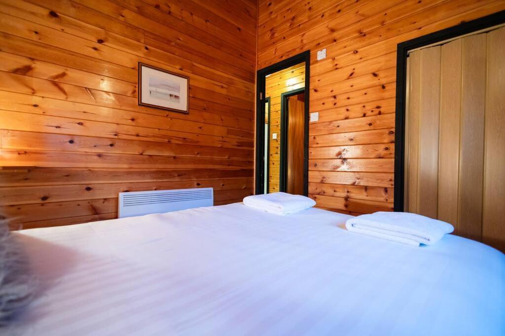 Cozy Norwegian Style Log Cabin In Rural Snowdonia - 2 Bedrooms & Parking By Seren Short Stays Ffestiniog Ngoại thất bức ảnh