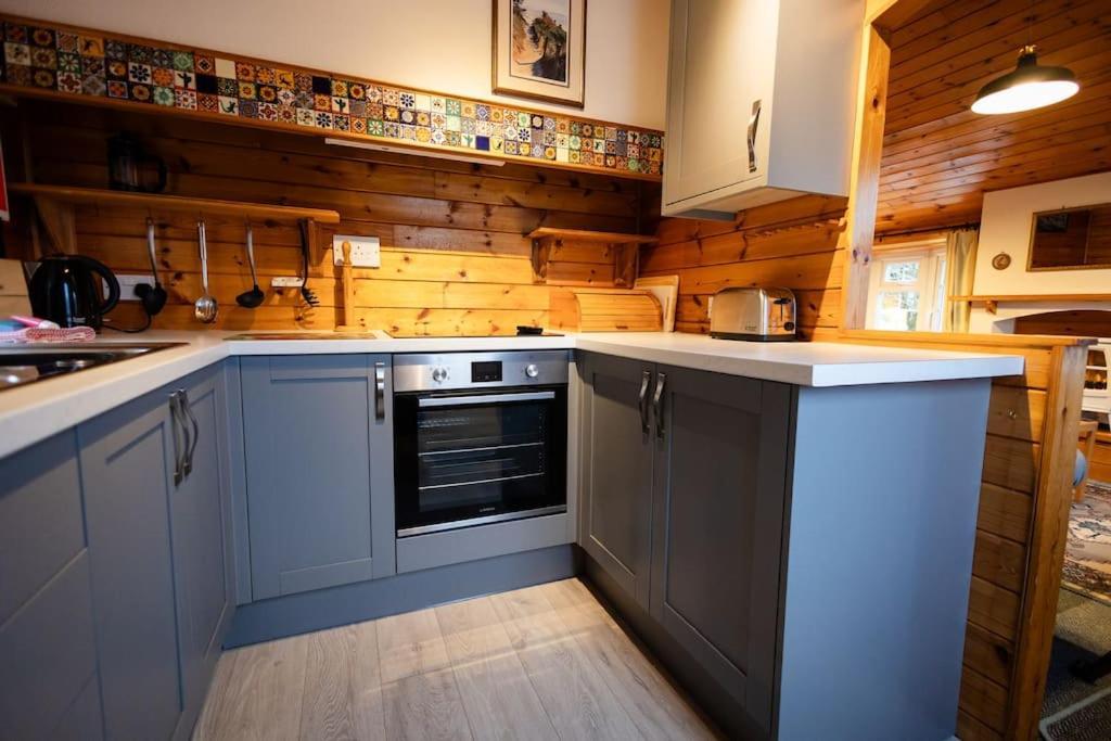 Cozy Norwegian Style Log Cabin In Rural Snowdonia - 2 Bedrooms & Parking By Seren Short Stays Ffestiniog Ngoại thất bức ảnh