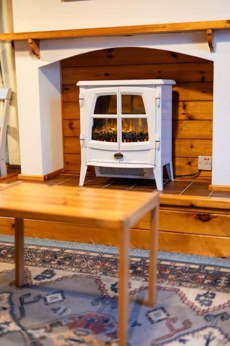 Cozy Norwegian Style Log Cabin In Rural Snowdonia - 2 Bedrooms & Parking By Seren Short Stays Ffestiniog Ngoại thất bức ảnh