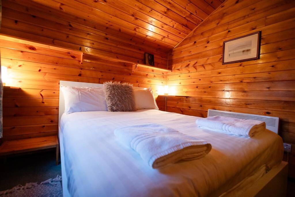 Cozy Norwegian Style Log Cabin In Rural Snowdonia - 2 Bedrooms & Parking By Seren Short Stays Ffestiniog Ngoại thất bức ảnh